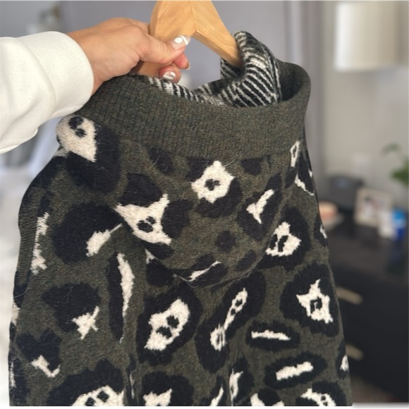 Zadig & Voltaire Lennox Hooded Zip Cardigan
Color : Green
size M-L EUC - Picture 5 of 12